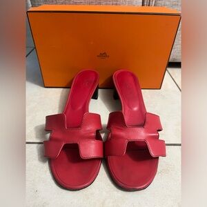 Hermès
Oasis leather sandals